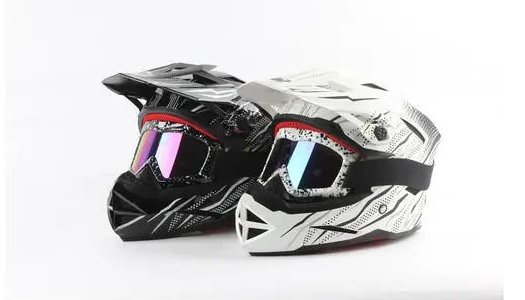 三線立式加工中心850plus機加工“頭盔模具”成新網(wǎng)紅，即