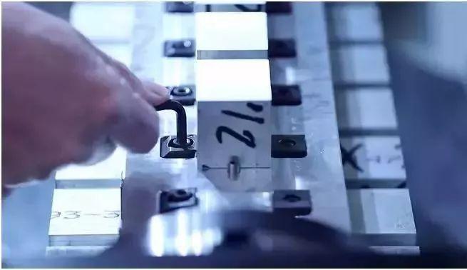 【新手必看】3軸、3+2軸、5軸加工的區(qū)別是什么？(圖14)